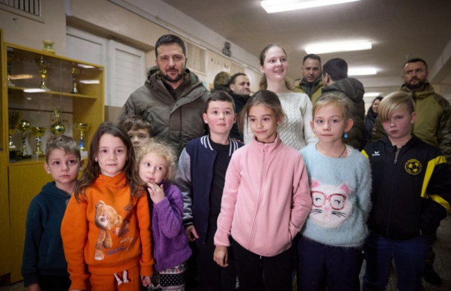 Зеленский побывал в Вышгороде и посетил Пункты Несокрушимости