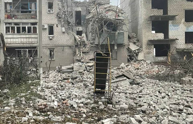 Окупанти нанесли авіаудар по житловому багатоповерховому будинку в місті Часів Яр