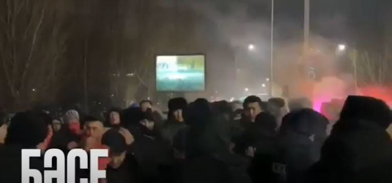 В Астане начались протесты после переизбрания Токаева, видео