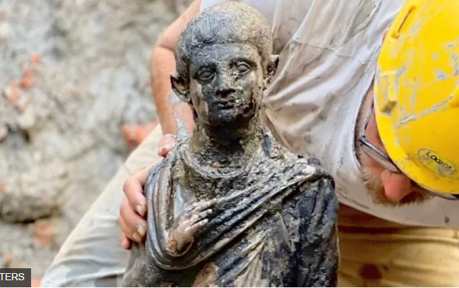 В Тоскане нашли сразу 24 древних статуя: говорят, что это «одна из самых значительных бронзовых находок» в истории древнего Средиземноморья