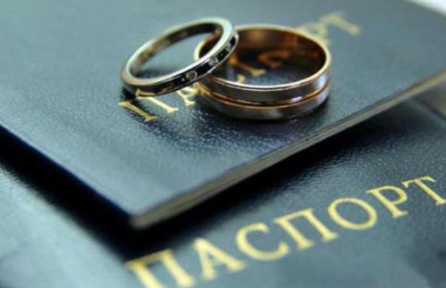 Українцям повідомили, хто ще може зареєструвати шлюб онлайн під час війни