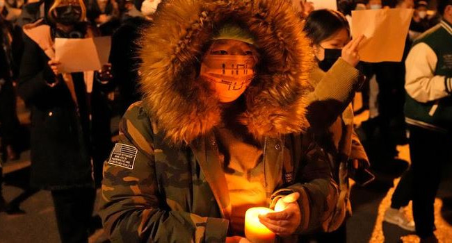 Китай охопили протести через ковідні обмеження: люди вимагають відставки Сі Цзіньпіна