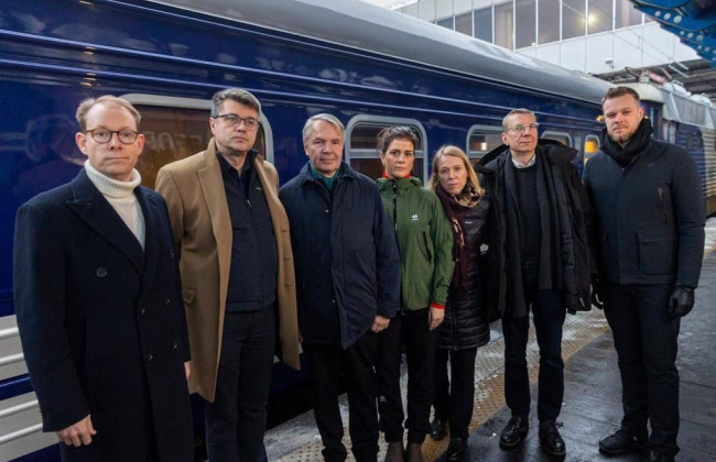 Керівники МЗС семи країн прибули до Києва