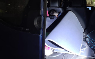 Сидів поміж валіз у багажному відділенні: у «Шегинях» прикордонний наряд виявив чоловіка, який ховався від прикордонників