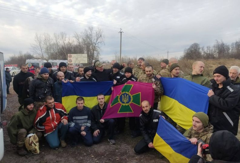 Звільнено ще 50 захисників: Україна та РФ провели обмін полоненими, фото