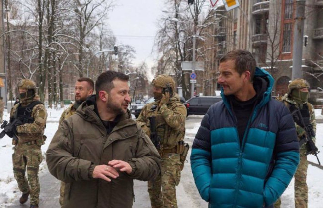 Зеленський зустрівся з британським ведучим шоу про виживання Беаром Гріллсом, фото
