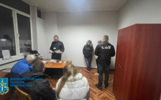 Переправлення військовозобов’язаного через кордон під виглядом особи з інвалідністю: затримали організатора схеми