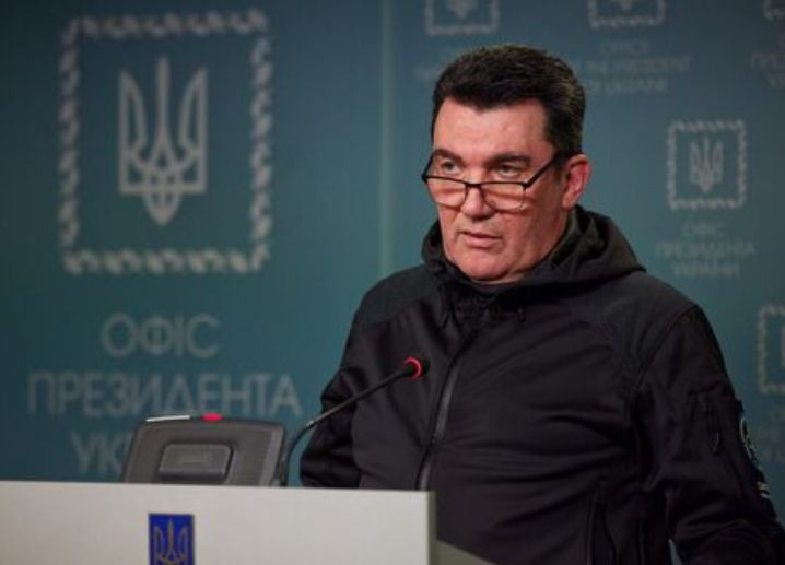 Данилов резко отреагировал на предложение Макрона о «гарантиях безопасности» для РФ