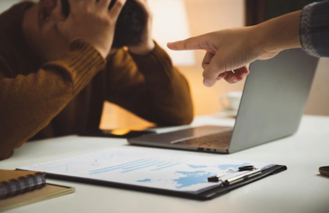 В КЦС ВС наголосили, що дострокове зняття догани не свідчить про законність наказу про її винесення та про відсутність предмета спору