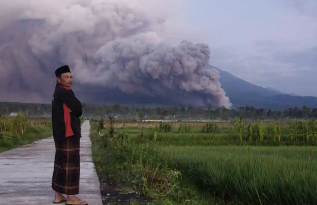 В Индонезии произошло извержение вулкана Семеру