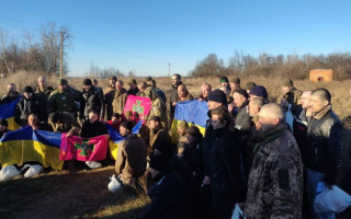 Україна повернула з полону 60 захисників, фото та відео