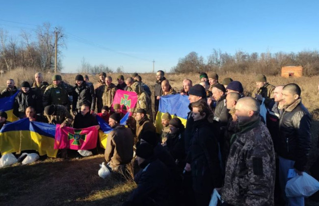 Україна повернула з полону 60 захисників, фото та відео