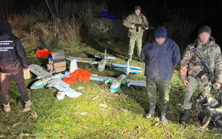 Контрабандисти переправляли сигарети дронами: на Закарпатті перехопили три безпілотники, фото