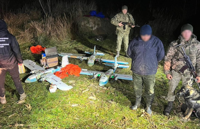 Контрабандисти переправляли сигарети дронами: на Закарпатті перехопили три безпілотники, фото
