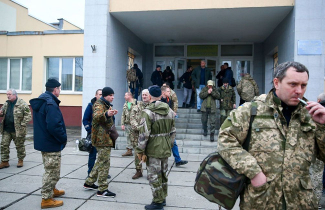 Військомати зобов’язані контролювати явку осіб, які звільнені з-під варти у зв’язку з мобілізацією — закон
