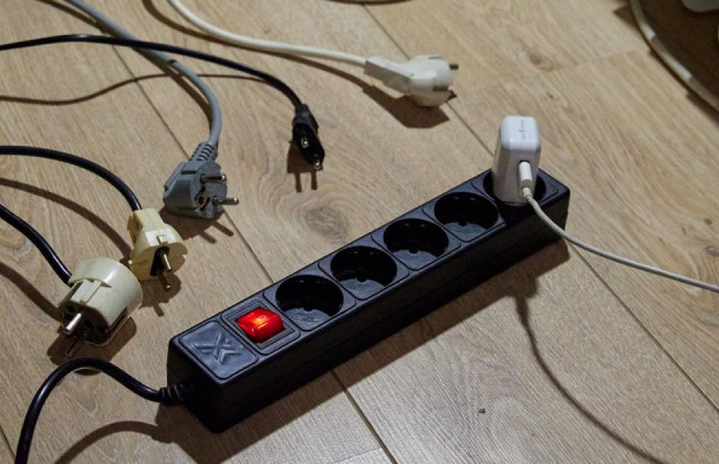 Які пристрої «з’їдають» найбільше електроенергії: список