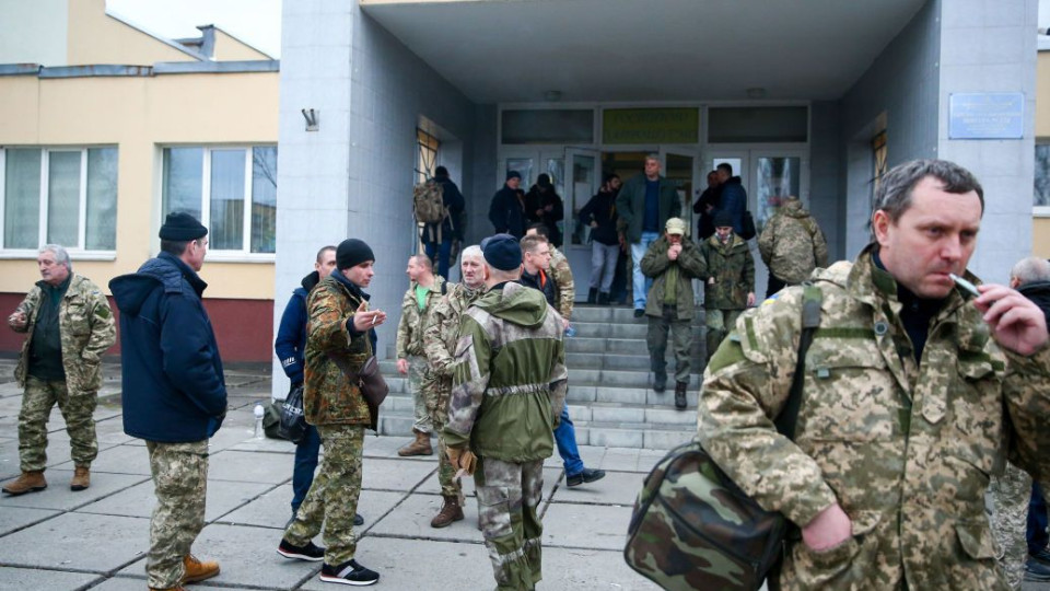 Військомати зобов’язані контролювати явку осіб, які звільнені з-під варти у зв’язку з мобілізацією — закон