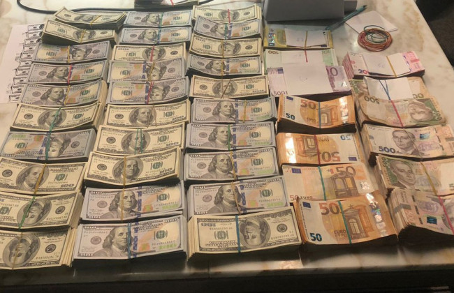 Незаконная продажа гуманитарной помощи на $20 000: столичному предпринимателю сообщено о подозрении