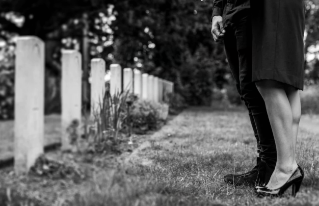 В случае смерти пенсионера лица, которые совершили погребение, имеют право на получение денежной помощи