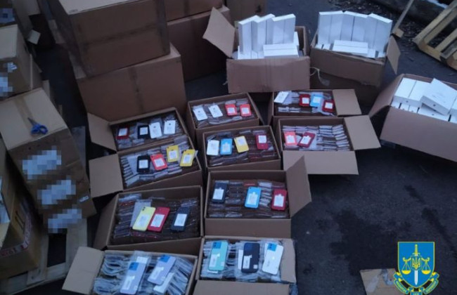 Ввозили зарядні станції, генератори та павербанки без сплати мита: викрили злочинну схему, фото