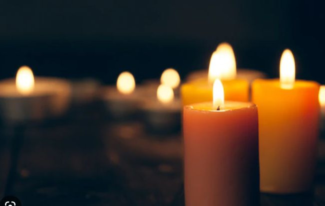 Украинцам напомнили, как безопасно пользоваться свечами при отсутствии электричества