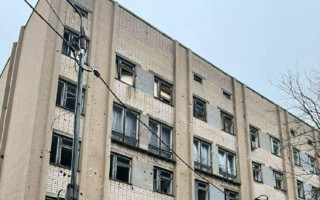 Окупанти обстріляли пологове відділення у Херсоні, фото