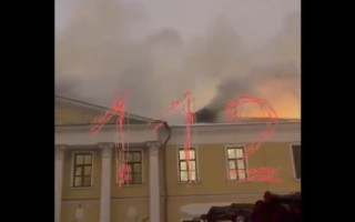 У центрі Москви спалахнула старовинна садиба, відео