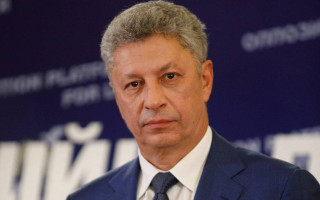 Зеленський відповів на петицію про позбавлення Юрія Бойка звання Героя України