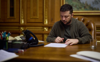 Зеленский предложил Байдену созвать глобальный саммит мира
