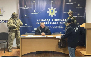$20 000 за припинення тиску на бізнес: на Чернігівщині на хабарі погорів начальник райвідділу поліції