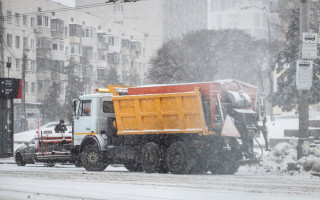 В Киеве сильный снегопад: водителей просят не выезжать без надобности