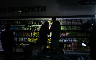 Які магазини, коворкінги та АЗС у Києві працюють під час відключення світла