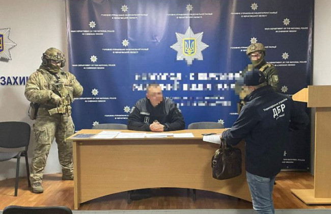 $20 000 за припинення тиску на бізнес: на Чернігівщині на хабарі погорів начальник райвідділу поліції