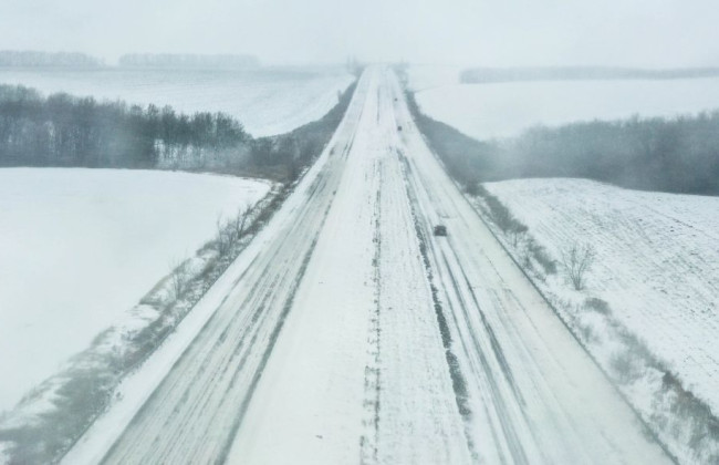 Мокрий сніг та ожеледиця: водіїв попередили про погіршення погодних умов