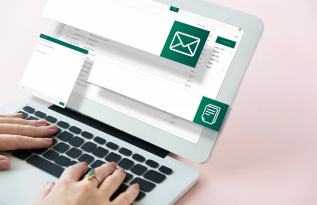 В Минреинтеграции попросили активнее пользоваться мессенджерами, если есть вопросы