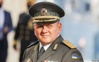 Залужний розповів, що звільнив з початку війни десятьох генералів