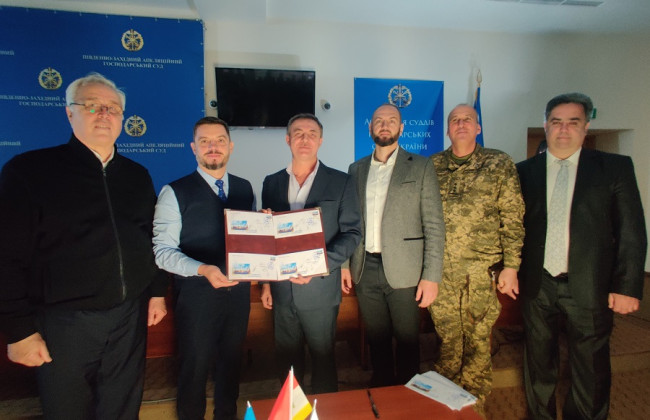 Во время торжественного собрания коллектива суда состоялось спецпогашение уникальной марки Хозяйственного суда Одесской области