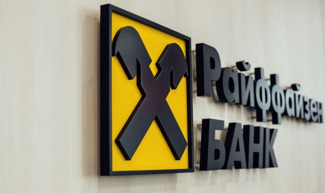 Райффайзен Банк призупинив роботу мережі через обстріли