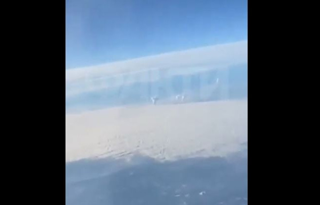Как пассажиры самолета над Молдовой увидели обстрел Украины, видео