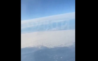 Як пасажири літака над Молдовою побачили обстріл України, відео