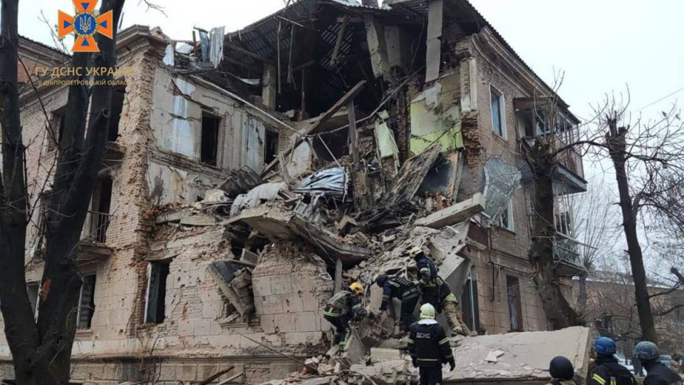 В Кривом Роге из-под завалов разрушенного дома достали тело 1,5-летнего ребенка