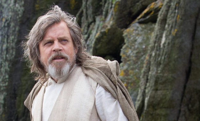 Актер Марк Гэмилл, известный по роли Люка Скайвокера в киносаге «Звездные войны», озвучил сообщения о воздушной тревоге