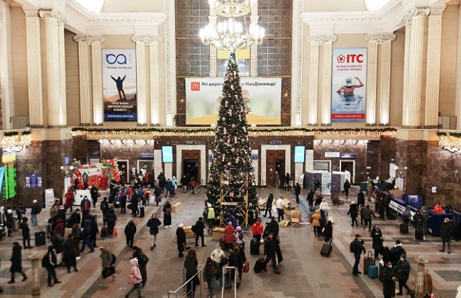 На вокзале в Киеве установят елку, которая будет сиять от вращения педалей: видео