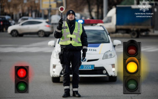 Патрульна поліція на перехрестях: водіям пояснили рухи регулювальника з фото