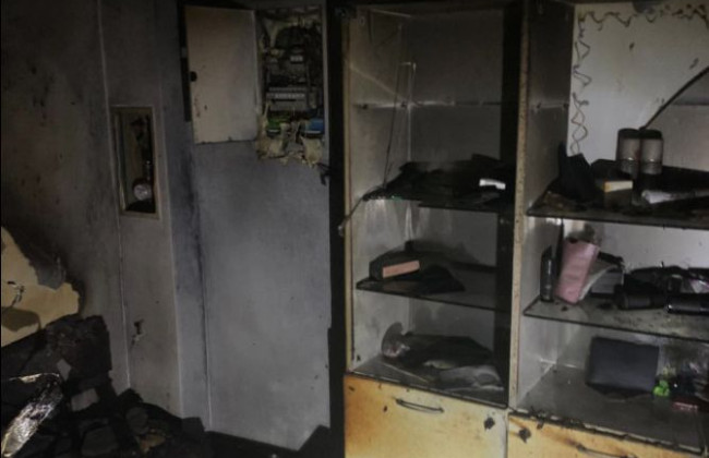 Вибухнув невідомий пристрій, який стояв на зарядці: на Київщині горів косметичний салон