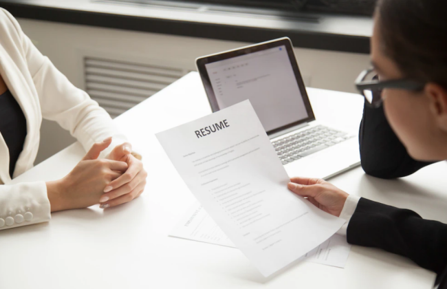 В Минэкономики хотят ужесточить требования к посредникам по трудоустройству за границей