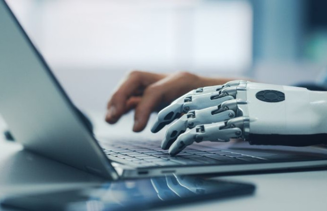 Отвечает на сложные вопросы лучше Google, пишет код и книги: создали нейросеть ChatGPT