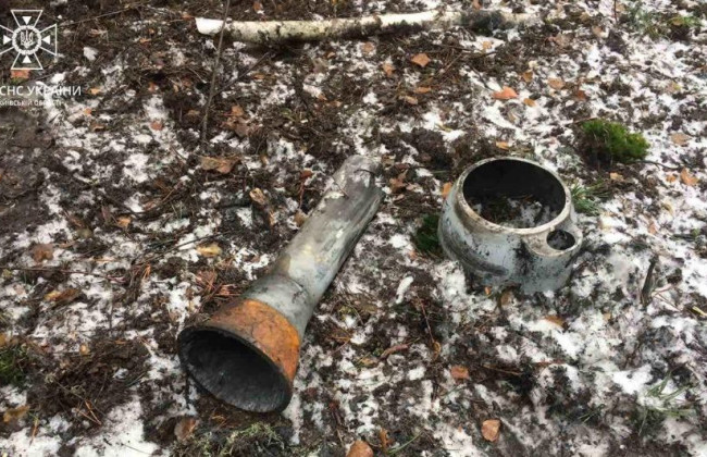 В Киевской области нашли обломки сбитой российской ракеты, фото