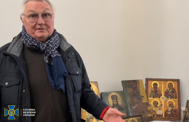 Викрадену росіянами старовинну колекцію ікон повернули власникові