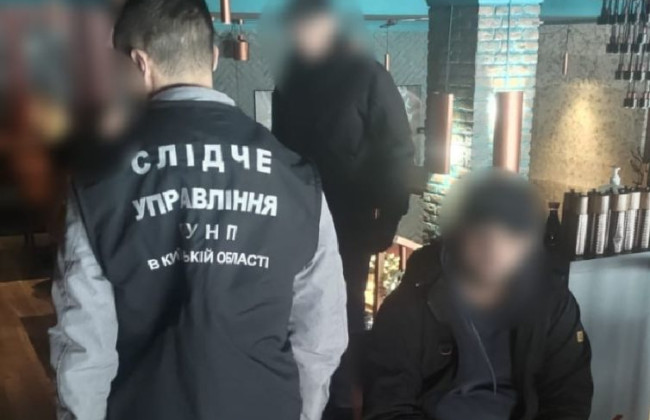 Иностранец пытался без разрешения матери вывезти двух малолетних детей за границу